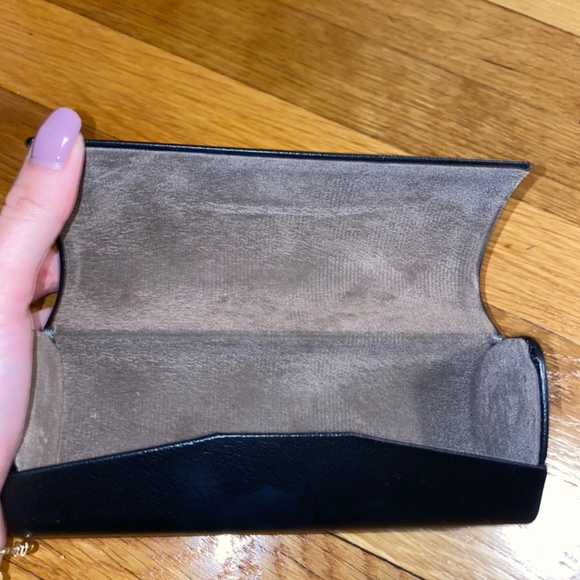 Burberry sunglass case - Picture 2 of 2